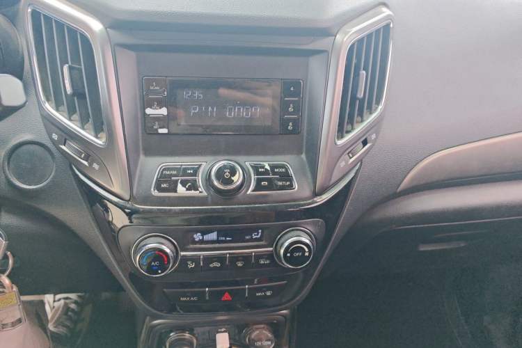 Used CHANGAN CS15 2016 1.5L Manual Fashion Edition Audio And AC Panel