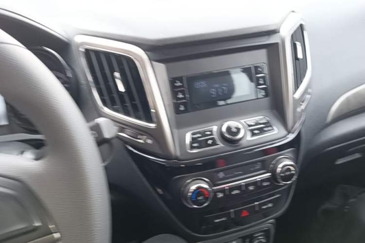 Used CHANGAN CS15 2016 1.5L Manual Fashion Edition Audio And AC Panel