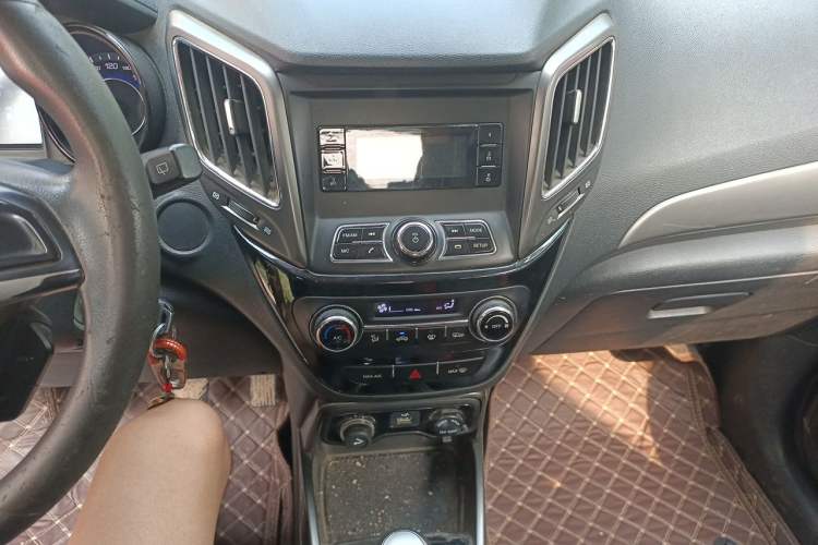 Used CHANGAN CS15 2016 1.5L Manual Fashion Edition Audio And AC Panel