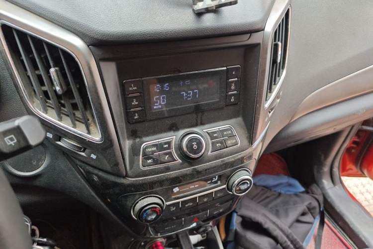 Used CHANGAN CS15 2016 1.5L Manual Fashion Edition Audio And AC Panel