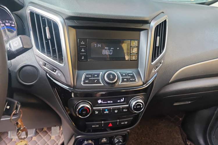 Used CHANGAN CS15 2016 1.5L Automatic Fashion Edition Audio And AC Panel