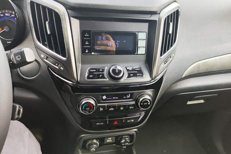 Used CHANGAN CS15 2016 1.5L Manual Fashion Edition Audio And AC Panel