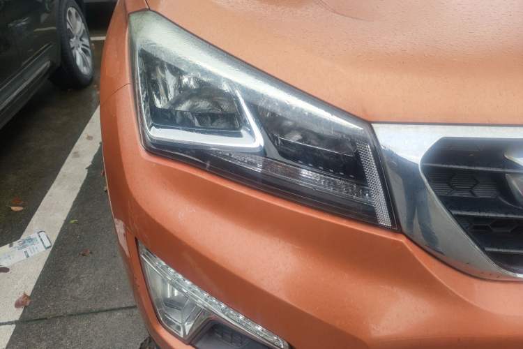 Used CHANGAN CS15 2016 1.5L Manual Luxury Edition Exterior 6