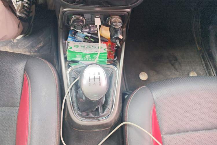 Used CHANGAN CS15 2016 1.5L Manual Fashion Edition Gear Lever