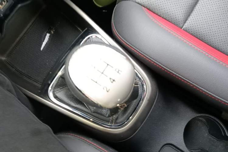 Used CHANGAN CS15 2016 1.5L Manual Fashion Edition Gear Lever