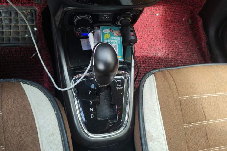Used CHANGAN CS15 2016 1.5L Automatic Fashion Edition Gear Lever