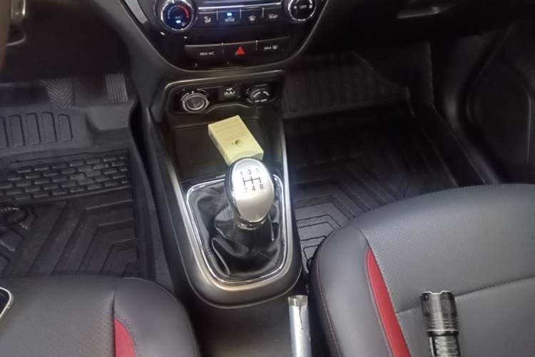 Used CHANGAN CS15 2016 1.5L Manual Fashion Edition Gear Lever