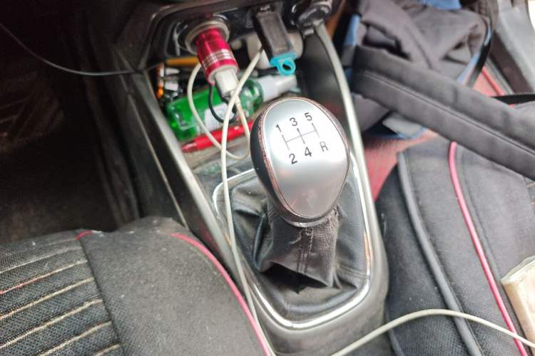 Used CHANGAN CS15 2016 1.5L Manual Fashion Edition Gear Lever