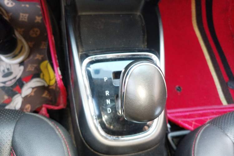 Used CHANGAN CS15 2016 1.5L Automatic Fashion Edition Gear Lever