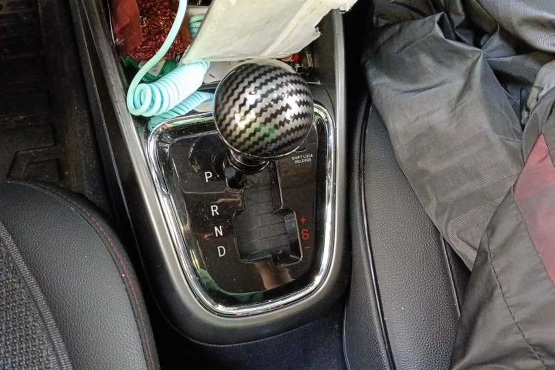 Used CHANGAN CS15 2016 1.5L Automatic Fashion Edition Gear Lever