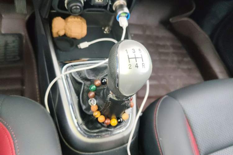 Used CHANGAN CS15 2016 1.5L Manual Fashion Edition Gear Lever