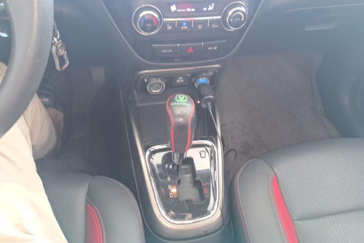 Used CHANGAN CS15 2016 1.5L Automatic Fashion Edition Gear Lever
