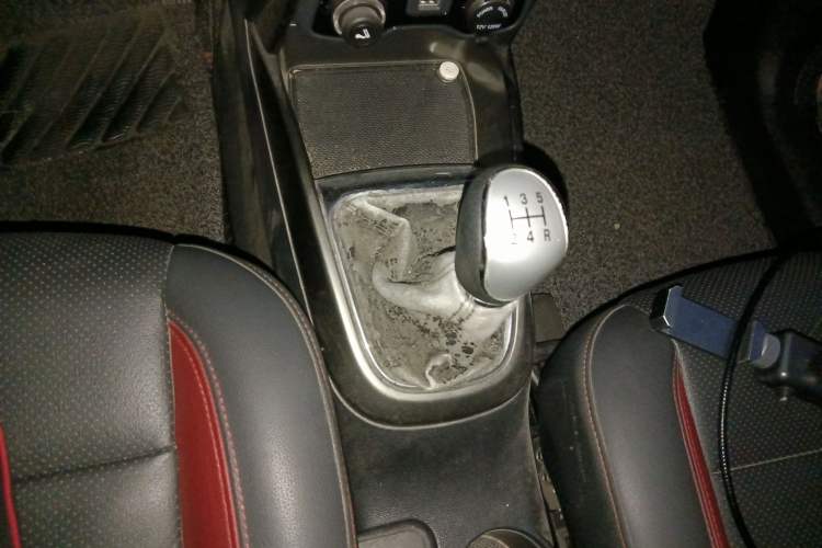 Used CHANGAN CS15 2016 1.5L Manual Fashion Edition Gear Lever