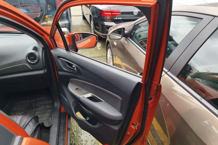 Used CHANGAN CS15 2016 1.5L Manual Luxury Edition Interior 5