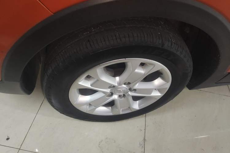 Used CHANGAN CS15 2016 1.5L Automatic Fashion Edition Left Front Wheel Hub