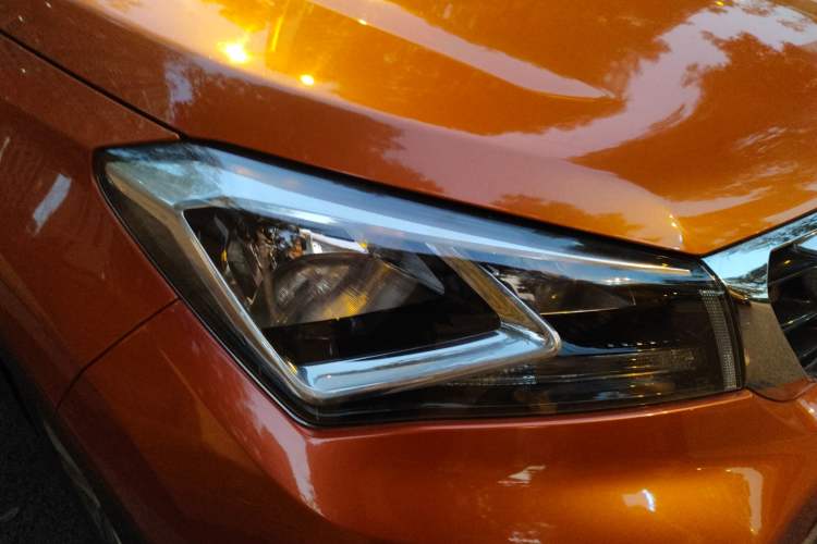 Used CHANGAN CS15 2016 1.5L Automatic Fashion Edition Right Front Headlight