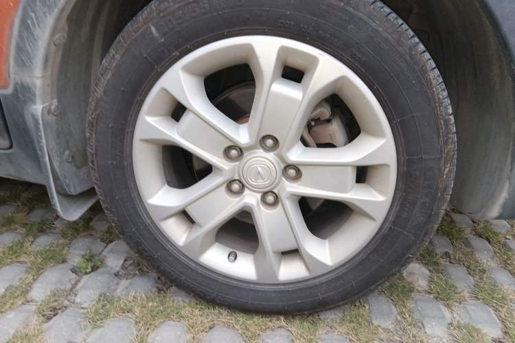 Used CHANGAN CS15 2016 1.5L Manual Fashion Edition Right Front Wheel Hub