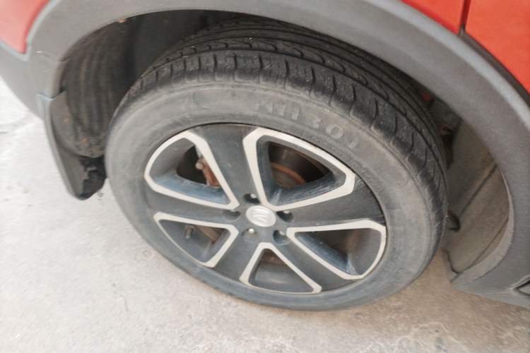 Used CHANGAN CS15 2016 1.5L Automatic Fashion Edition Right Rear Wheel Hub
