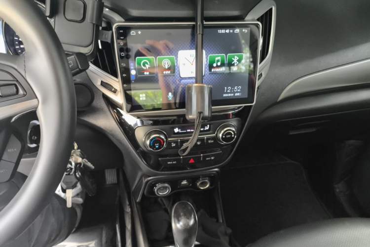 Used CHANGAN CS15 2016 1.5L Automatic Fashion Edition Audio And AC Panel