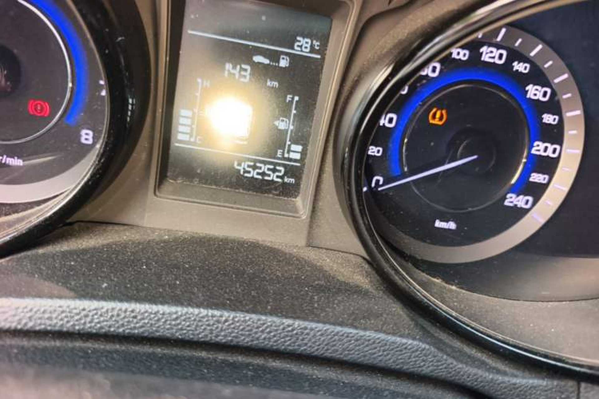 Used CHANGAN CS15 2016 1.5L Manual Luxury Edition Odometer Close Up