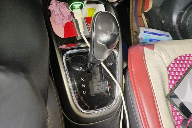 Used CHANGAN CS15 2016 1.5L Automatic Fashion Edition Gear Lever