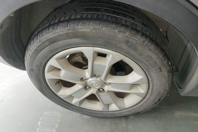 Used CHANGAN CS15 2016 1.5L Automatic Fashion Edition Right Rear Wheel Hub