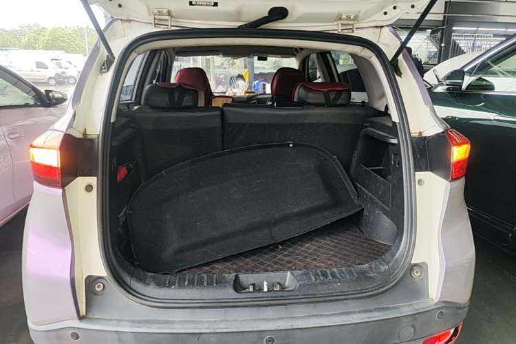 Used CHANGAN CS15 2016 1.5L Automatic Fashion Edition Trunk
