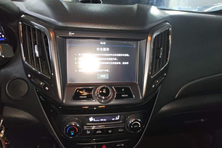 Used CHANGAN CS15 2016 1.5L Automatic Luxury Edition Audio And AC Panel
