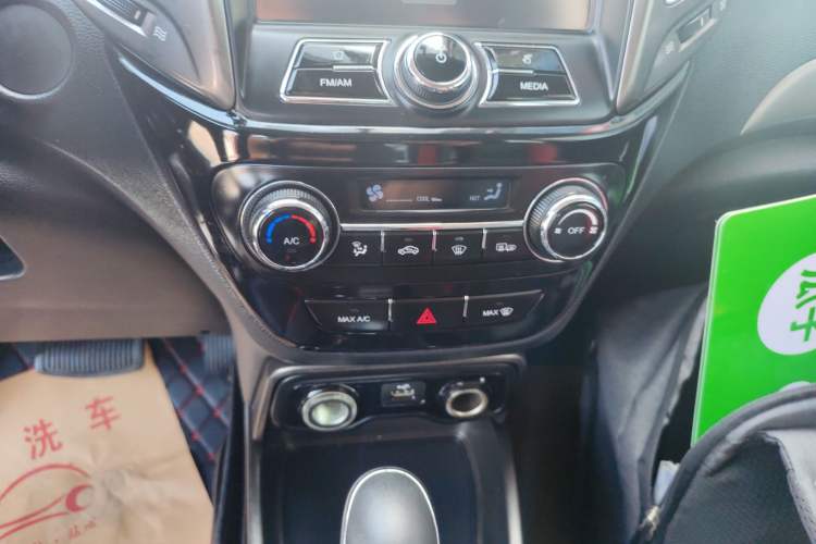 Used CHANGAN CS15 2016 1.5L Automatic Luxury Edition Audio And AC Panel