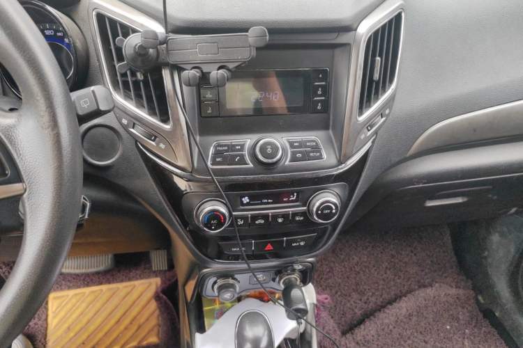 Used CHANGAN CS15 2016 1.5L Automatic Fashion Edition Audio And AC Panel