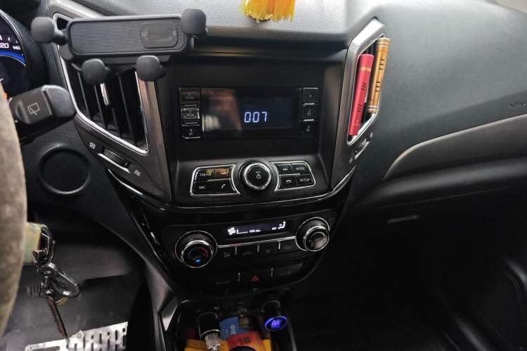 Used CHANGAN CS15 2016 1.5L Automatic Fashion Edition Audio And AC Panel