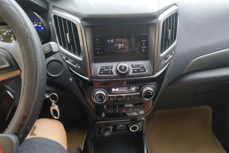 Used CHANGAN CS15 2016 1.5L Manual Fashion Edition Audio And AC Panel