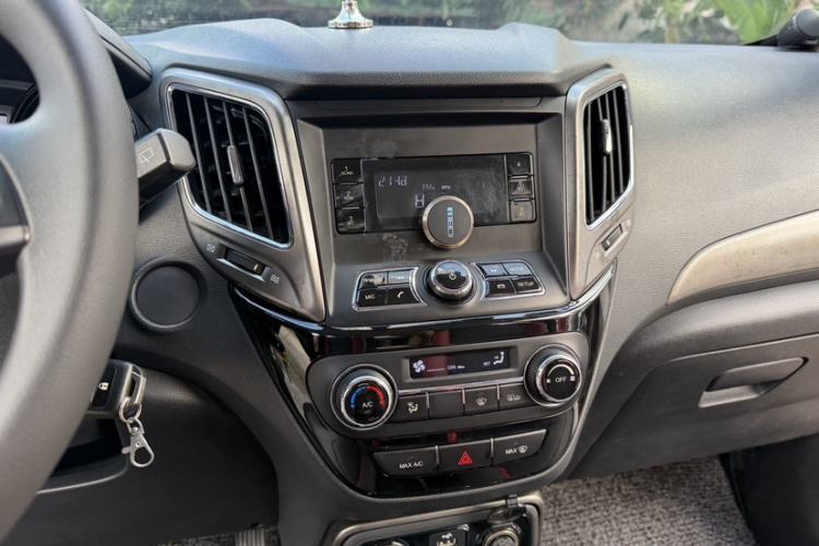Used CHANGAN CS15 2016 1.5L Manual Fashion Edition Audio And AC Panel