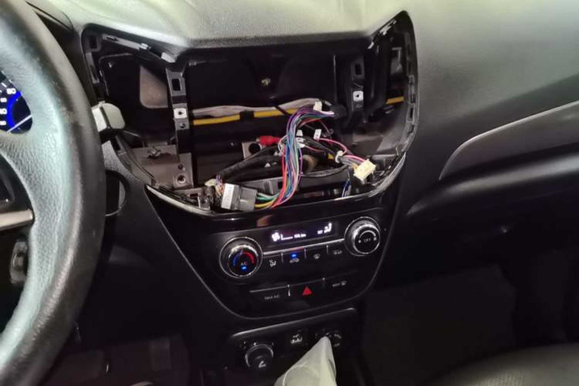 Used CHANGAN CS15 2016 1.5L Automatic Fashion Edition Audio And AC Panel