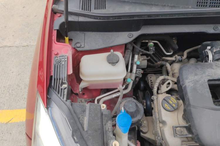 Used CHANGAN CS15 2016 1.5L Automatic Fashion Edition Engine Bay Right
