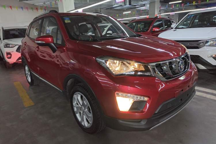 Used CHANGAN CS15 2016 1.5L Automatic Luxury Edition Front Right 45 Deg