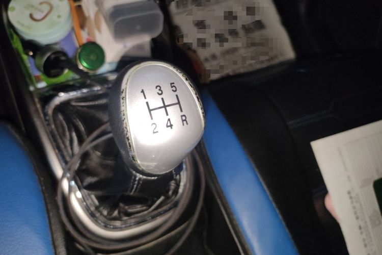 Used CHANGAN CS15 2016 1.5L Manual Fashion Edition Gear Lever