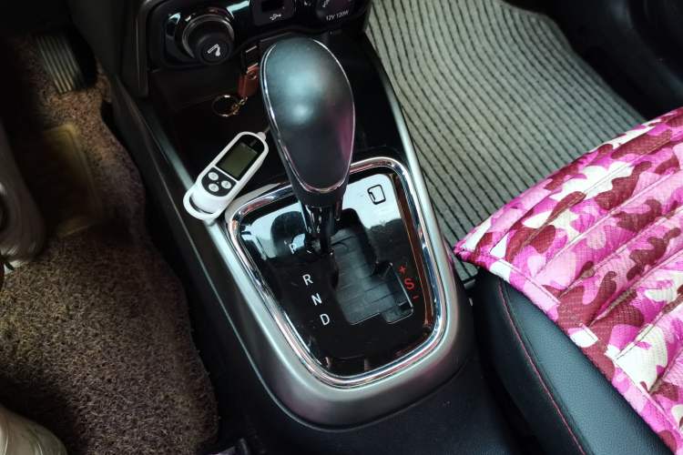Used CHANGAN CS15 2016 1.5L Automatic Fashion Edition Gear Lever