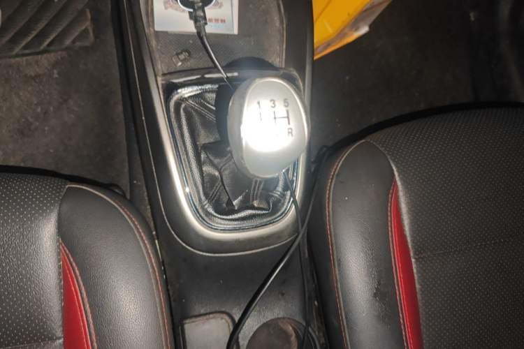 Used CHANGAN CS15 2016 1.5L Manual Luxury Edition Gear Lever