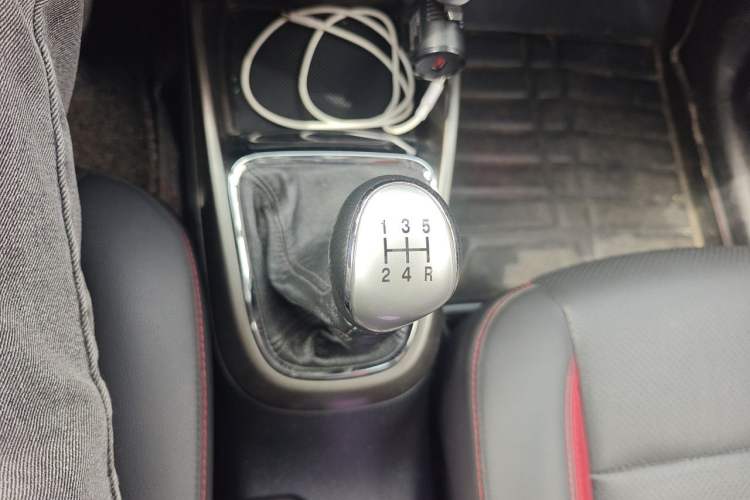 Used CHANGAN CS15 2016 1.5L Manual Luxury Edition Gear Lever