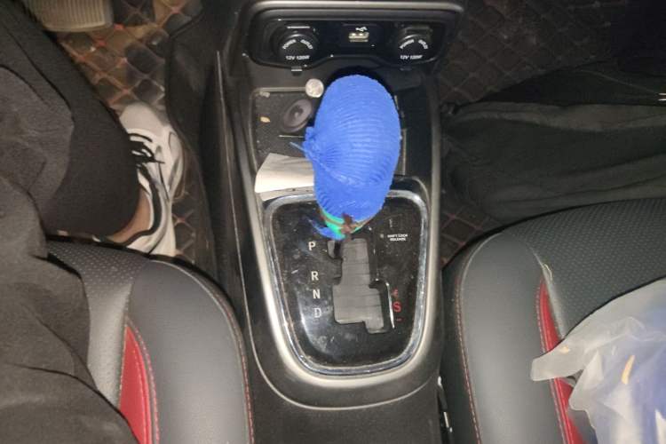 Used CHANGAN CS15 2016 1.5L Automatic Fashion Edition Gear Lever