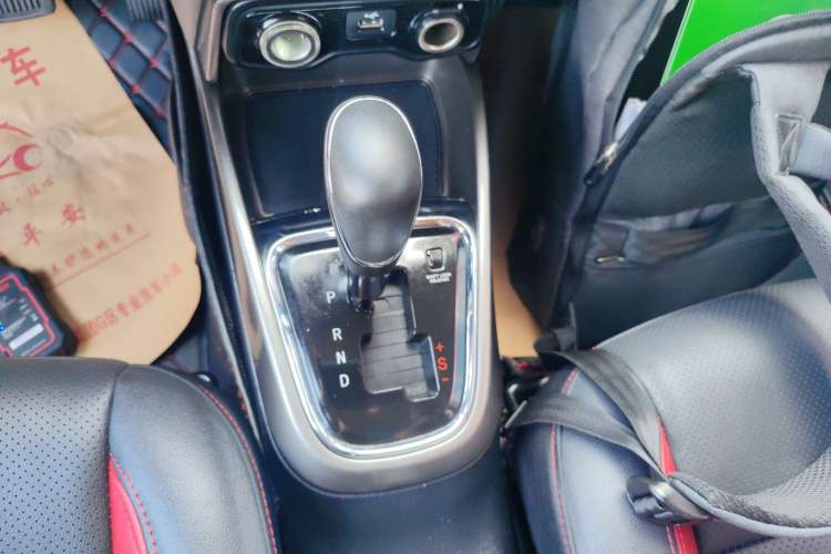 Used CHANGAN CS15 2016 1.5L Automatic Luxury Edition Gear Lever