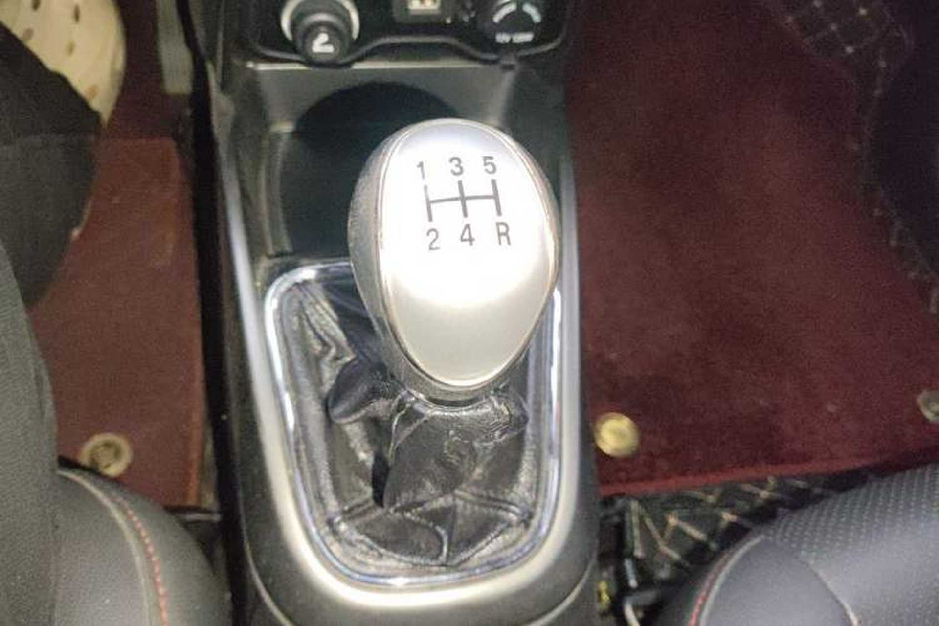 Used CHANGAN CS15 2016 1.5L Manual Luxury Edition Gear Lever