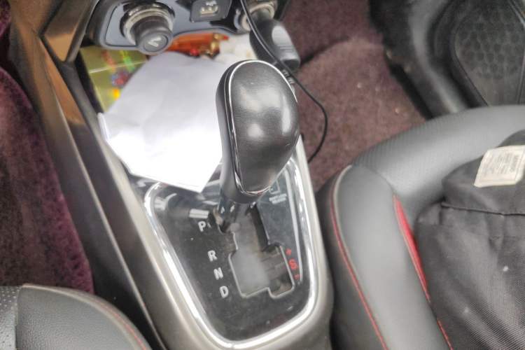 Used CHANGAN CS15 2016 1.5L Automatic Fashion Edition Gear Lever