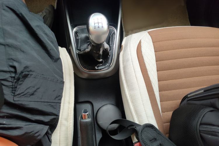Used CHANGAN CS15 2016 1.5L Manual Fashion Edition Gear Lever