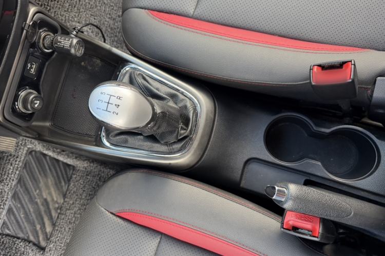 Used CHANGAN CS15 2016 1.5L Manual Fashion Edition Gear Lever