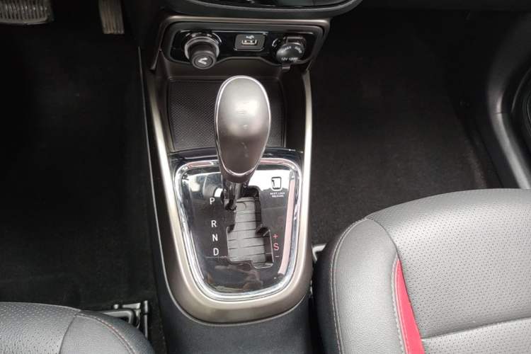 Used CHANGAN CS15 2016 1.5L Automatic Luxury Edition Gear Lever