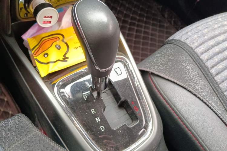 Used CHANGAN CS15 2016 1.5L Automatic Fashion Edition Gear Lever