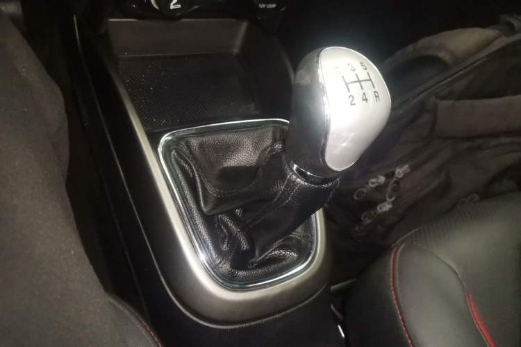Used CHANGAN CS15 2016 1.5L Manual Fashion Edition Gear Lever