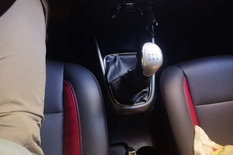 Used CHANGAN CS15 2016 1.5L Manual Fashion Edition Gear Lever
